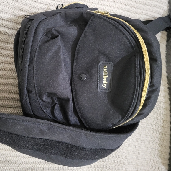 TushBaby Black Hip Seat - Picture 4 of 7